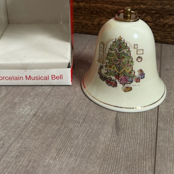 Vintage Christmas Bell Music Box - Stille Nacht/Silent Night
Porcelain with box - Picture 4 of 16